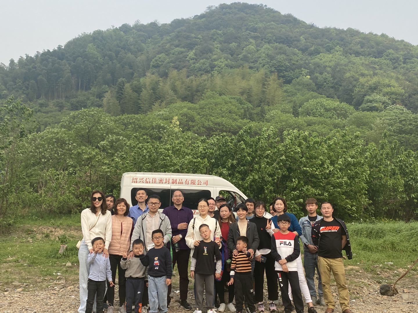 2021年4月17日公司組織團(tuán)建燒烤踏青活動